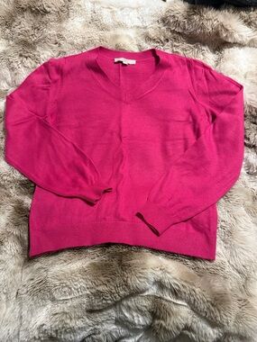 LOFT - V-Neck Sweater in Bright Fuchsia Pink - Medium